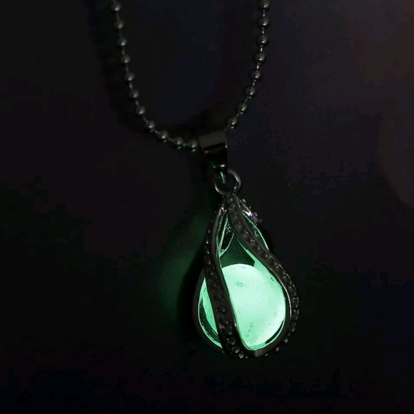 Glow In The Dark pearl Pendant - Picture 2 of 7
